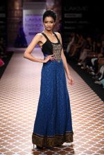 Model walk the ramp for Anita Dongre show at Lakme Fashion Week Day 3 on 5th Aug 2012 (58).JPG